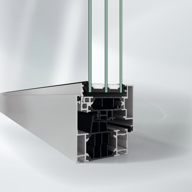 Przekrój przez zoptymalizowany profil okienny Schüco AW CT 72 BS z ukrytym skrzydłem Fot.: Schüco